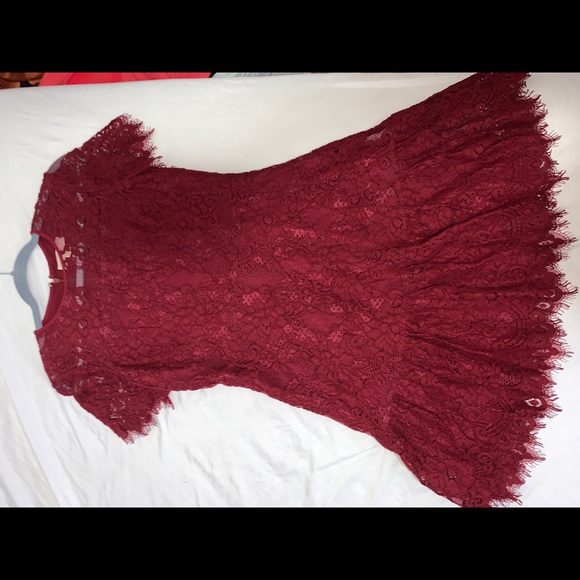 Lace dress - Picture 1 of 9